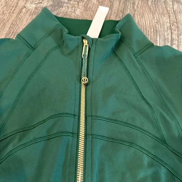 NEW with tags! Lululemon Define Jacket *Nulu
Everglade Green / Gold zipper Sz 14 - Picture 4 of 7